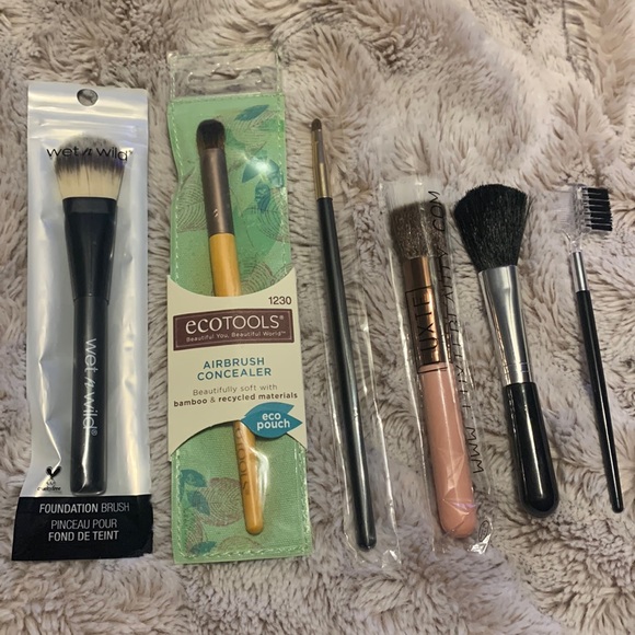 Assorted Make Up Brush Set - Picture 1 of 2